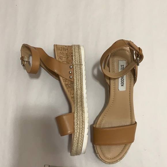 Steve Madden Shoes - Steve Madden Tan Wedges